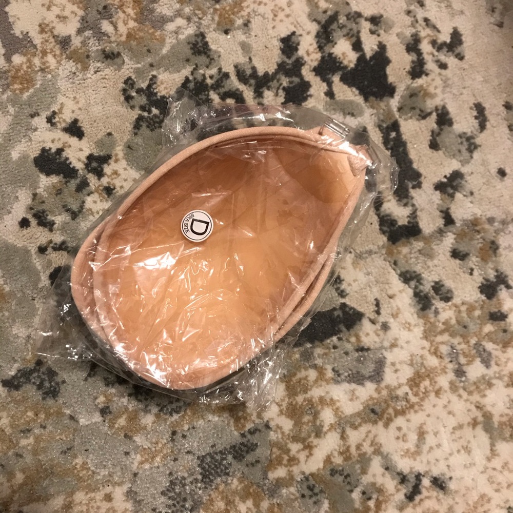 sticky boobs clasp in front D